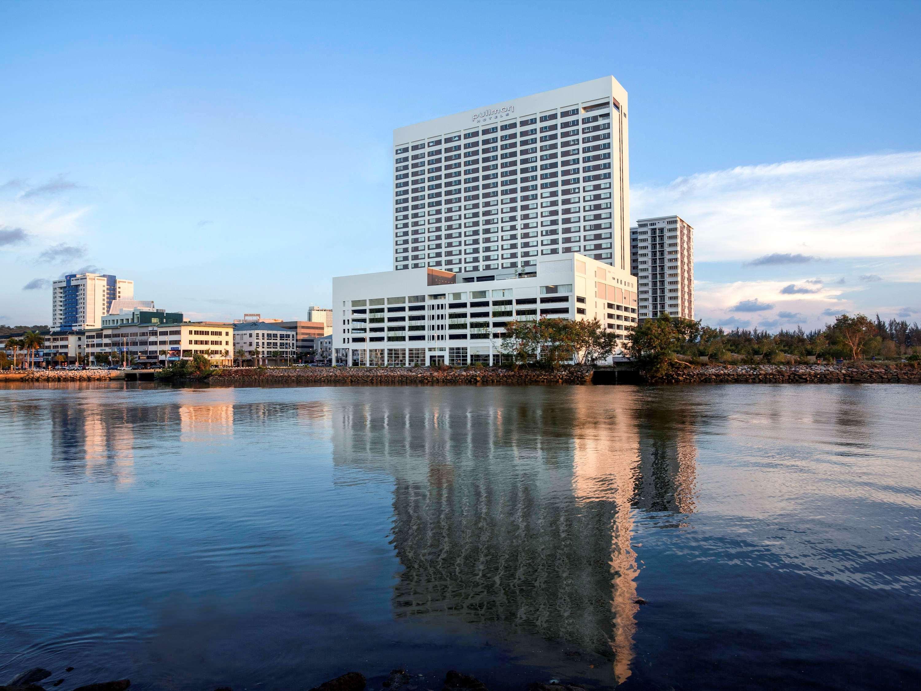 普尔曼美里海滨酒店 米里 外观 照片 The Harbor Tower